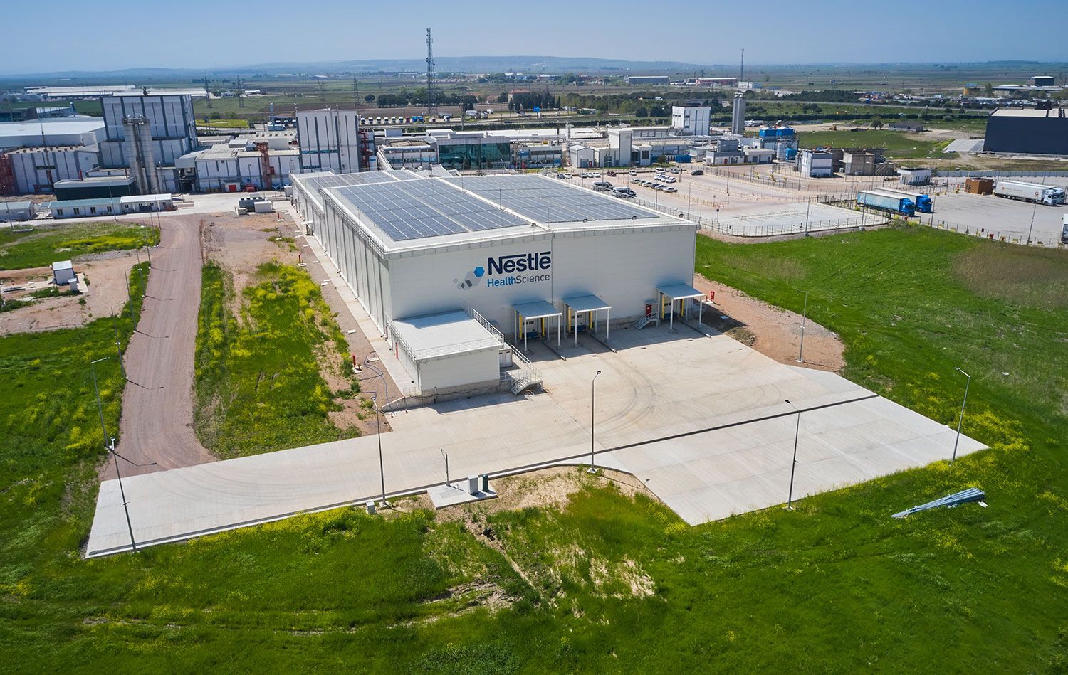 بدأ مشروع توسيع المبنى الإداري وغرف تغيير الملابس والمطعم في مصنع Nestle Türkiye Gıda Sanayi A.Ş في كاراجاباي.